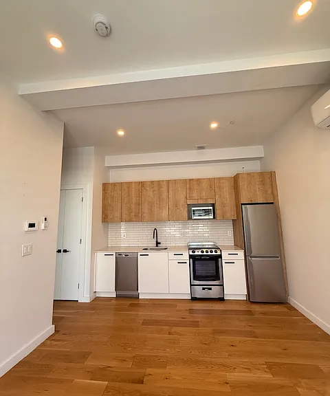 499 Lexington Ave #2F — Photo 1