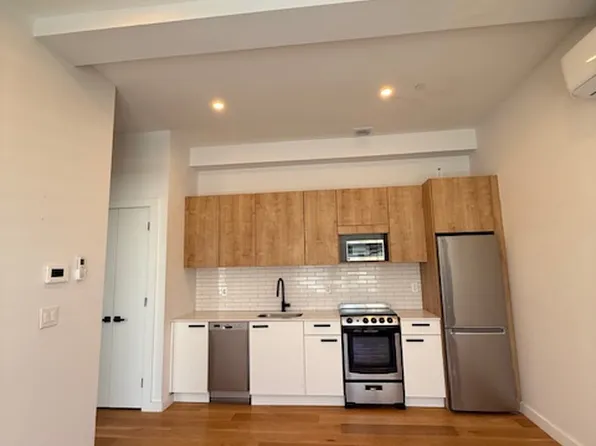 499 Lexington Avenue image 1 of 9