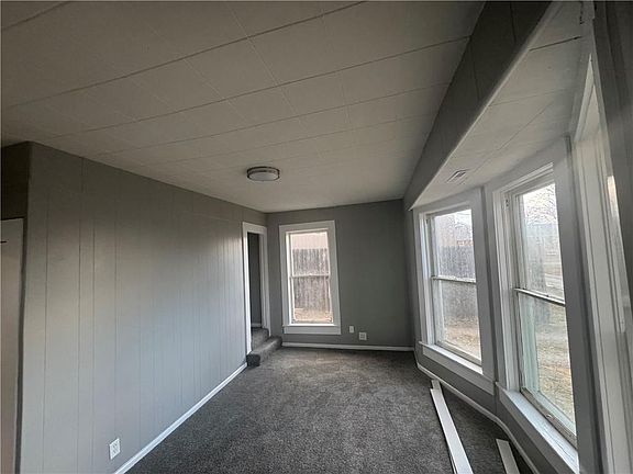 2nd image of 1402 S Park Ave