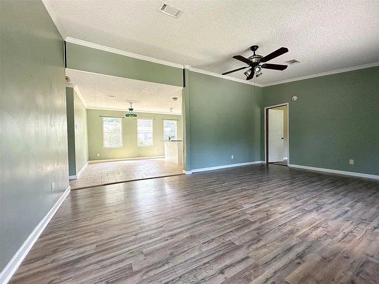 18143 Breezy Dr — Photo 23