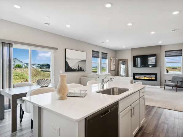 10674 Hinton Ave S, Cottage Grove, MN 55016