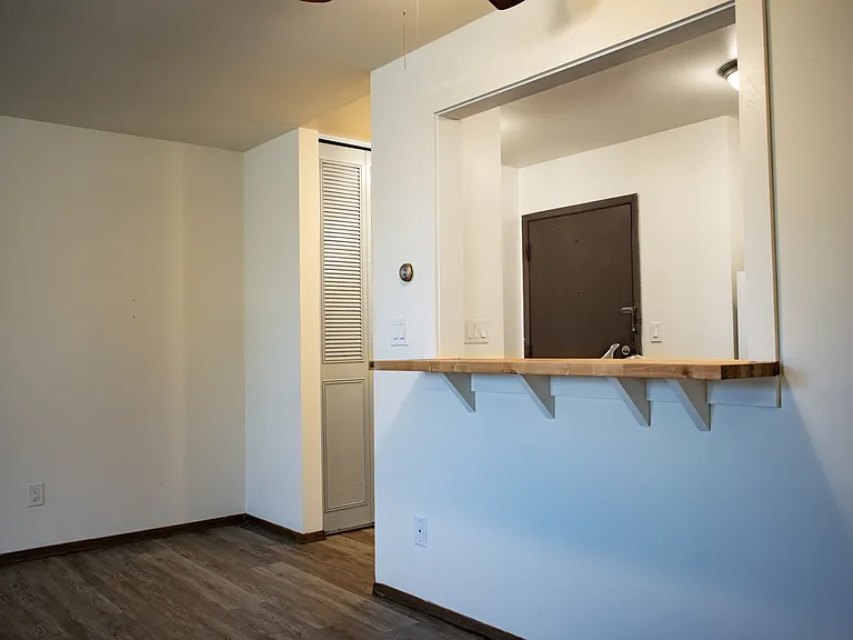 2 Bed / 1 Bath - 1,000 SF - Kitchen