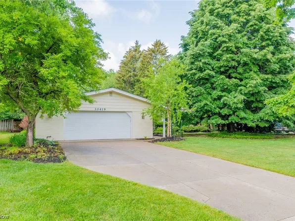 30419 Ednil Dr, Bay Village, OH 44140