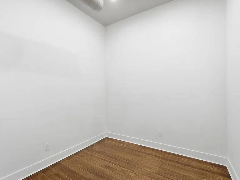 907 Main St #9 — Photo 15