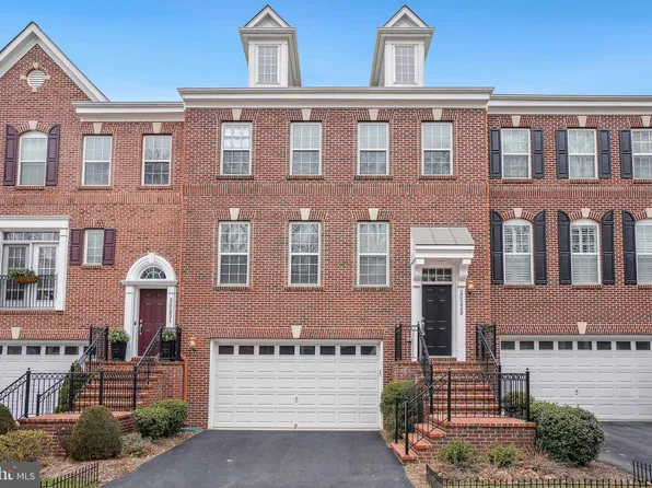 20229 Center Brook Sq, Sterling, VA 20165