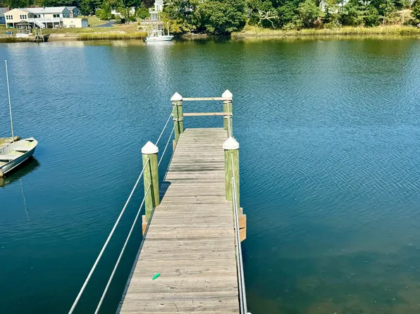 55 Pine St, Swansea, MA 02777