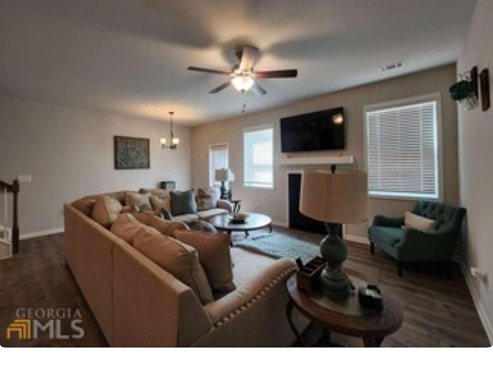 Family room/ dining room