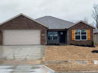 1061 Riverside Dr, Centerton, AR 72713