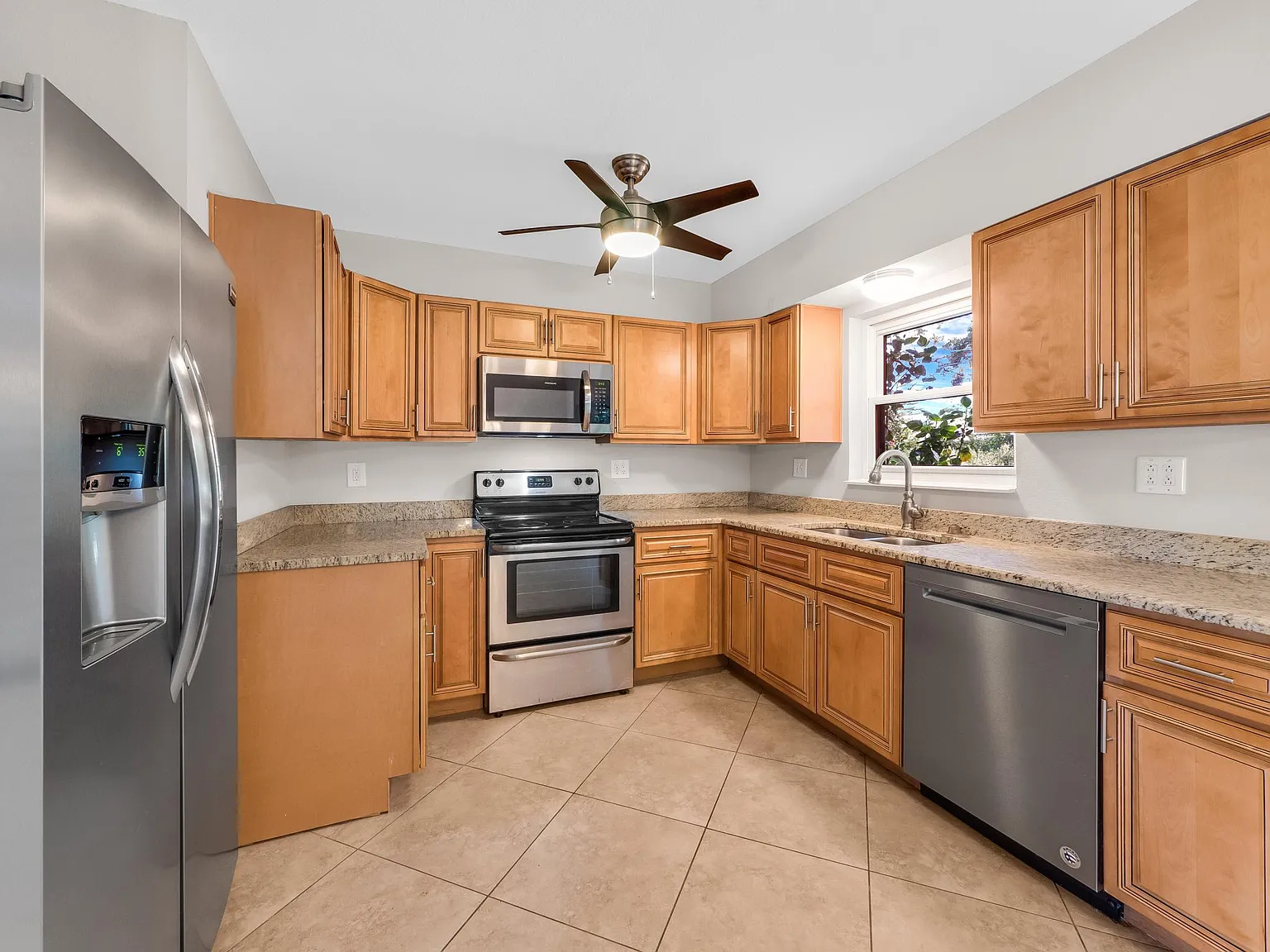 2250 Bougainvillea St — Photo 4