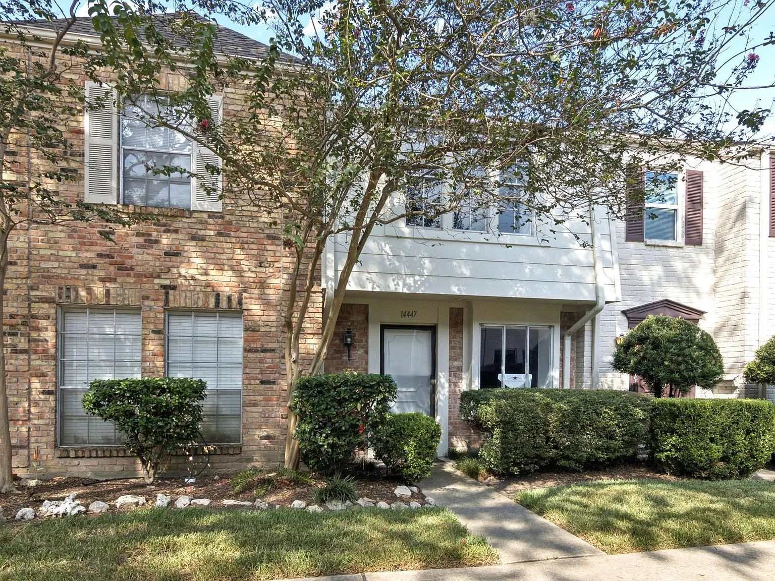 2 bed, 2.5 bath, 1281 sqft, $1,875 — Photo 1