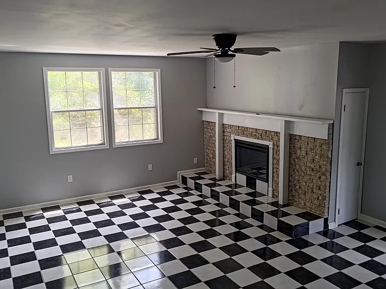 718 Gamble Dr — Photo 1