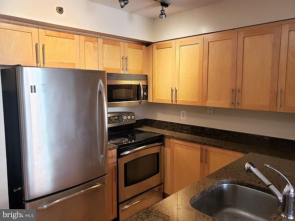5th image of 7500 Woodmont Ave #S608