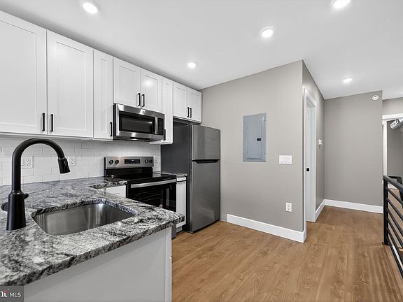 5th image of 707 Edgemore Rd