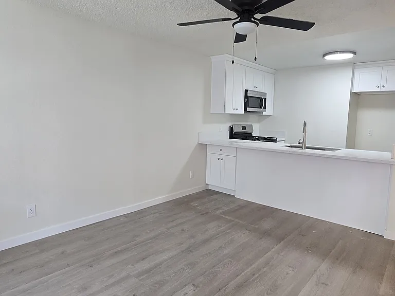 237 50th St #31 — Photo 10