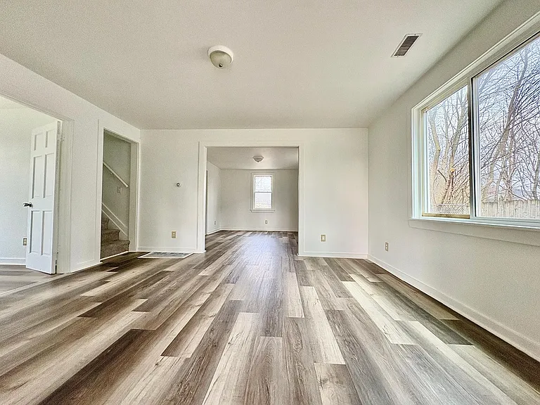2117 Bertrand St — Photo 5
