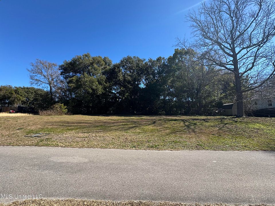 1st image of 440 Diaz Ave