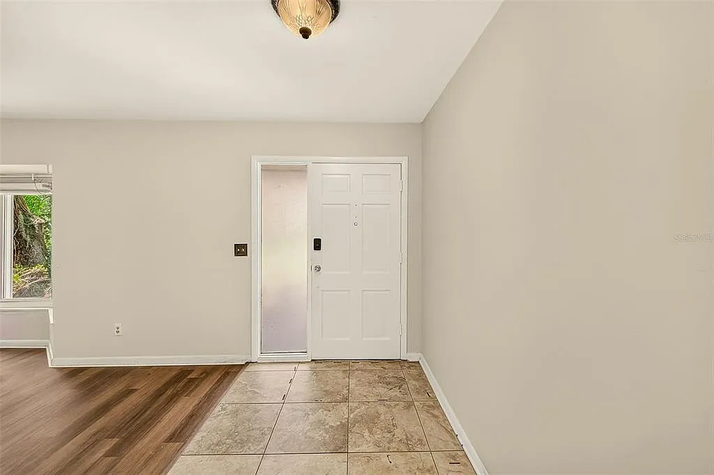4 bed, 2.0 bath, 1739 sqft, $3,200 — Photo 2