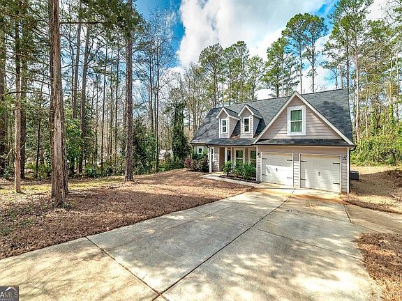 2nd image of 152 Honeysuckle Rd