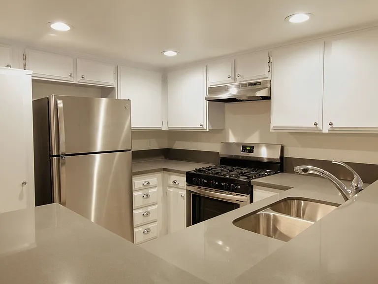 601 Westholme Ave #301 — Photo 17