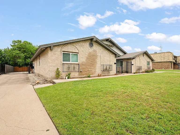 4310 Gorman Dr — Photo 3