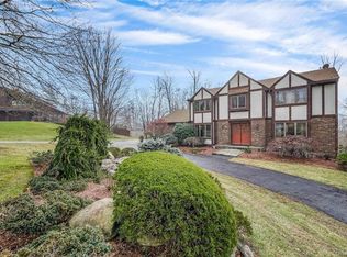 3 Larissa Ct, Airmont, NY 10952