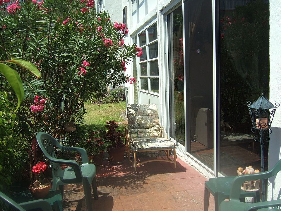 2nd image of 330 NE 26th Ave APT 105