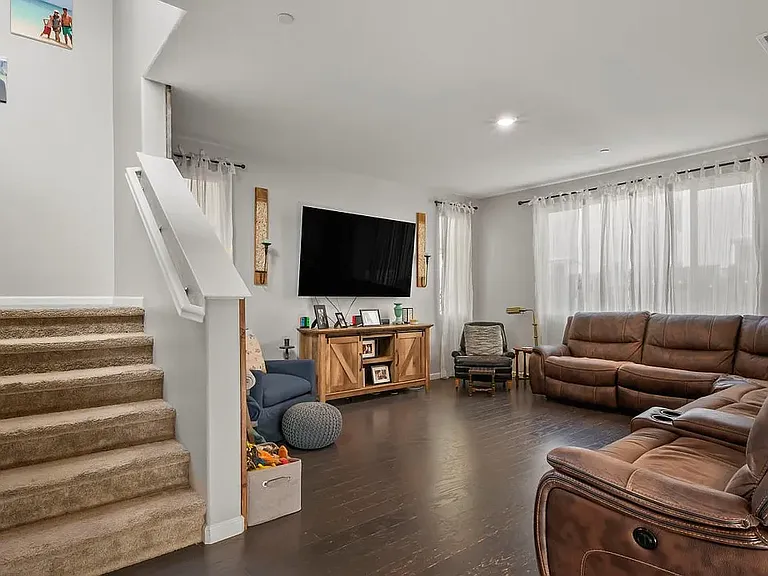 2382 Sheldon Dr — Photo 10