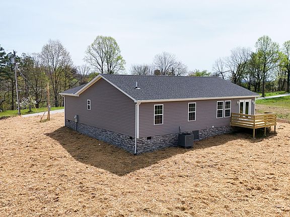5th image of 140 Devils Neck Rd