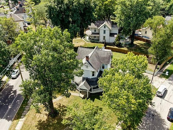 2nd image of 8149 Woodbine Ave