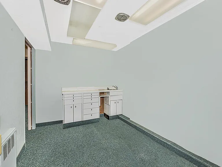 3060 Roberts Ave — Photo 14