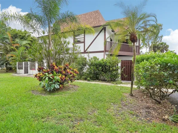 2323 Lena Ln, West Palm Beach, FL 33415