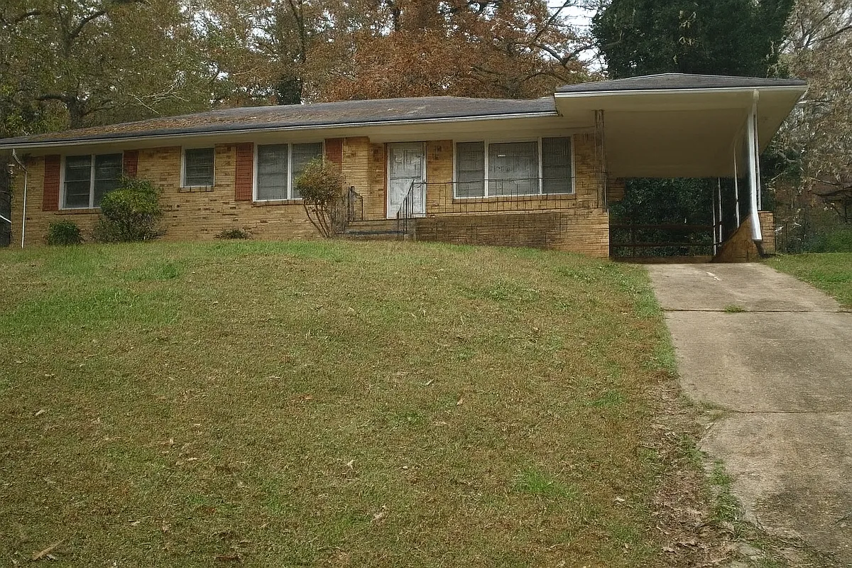 Building Photo - 2062 Bencal Dr SE