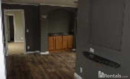 2nd image of 200 Princess Ln