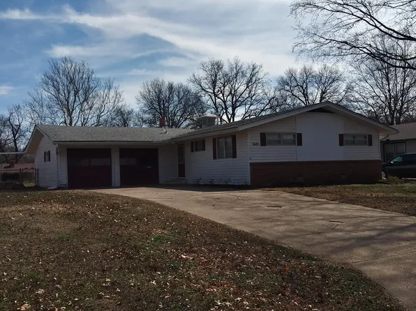 1601 Cedar Ln, Ponca City, OK 74604