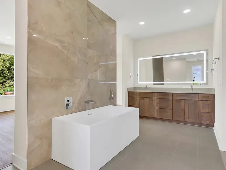 2430 Batavia St — Photo 15