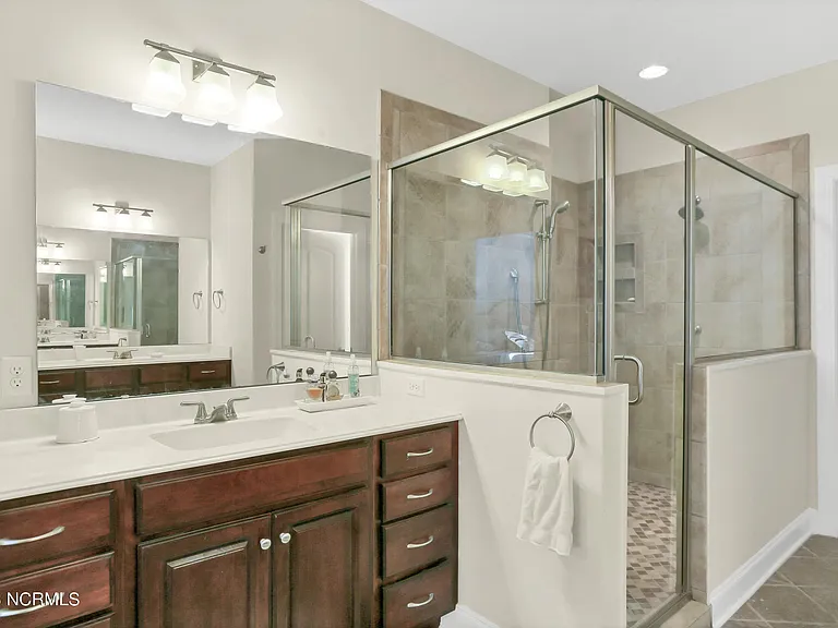 2746 Oak Forest Dr — Photo 24