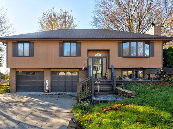 208 Sherwood Dr, Treynor, IA 51575