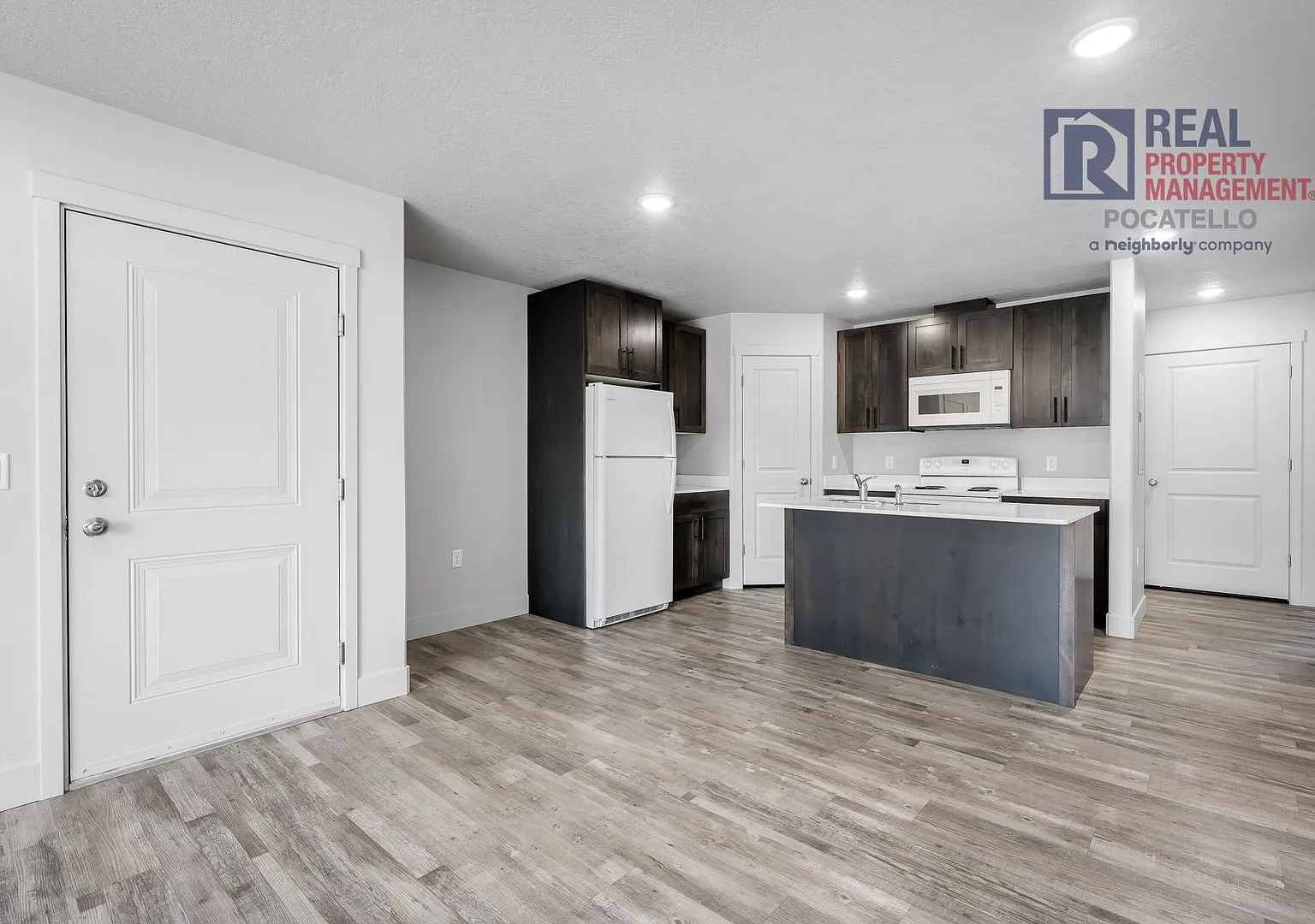 1813 W Quinn Rd — Photo 2