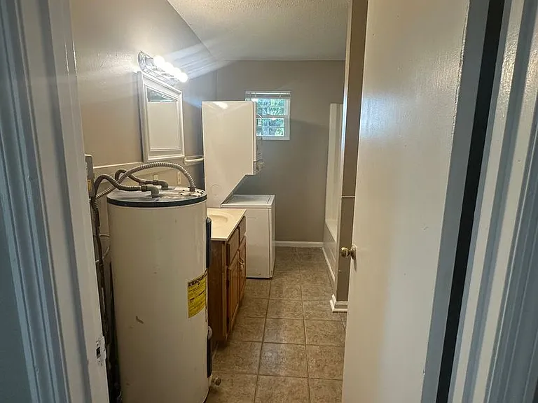214 Lanier Dr — Photo 5