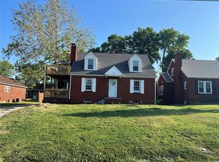 526 Grace St, Godfrey, IL 62035