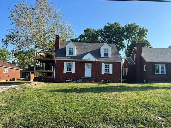 526 Grace St, Godfrey, IL 62035