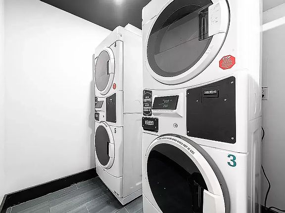5th image of 282 E 32nd St #2C