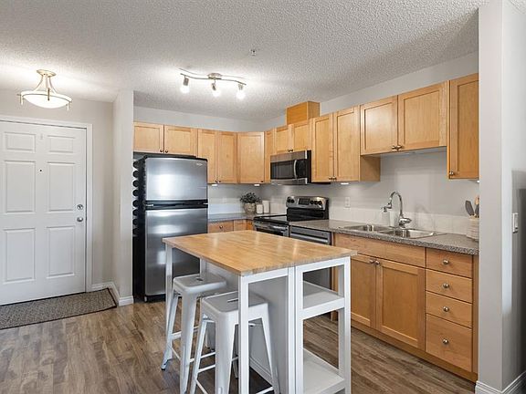 5th image of 1808 N 36th Ave SW #203