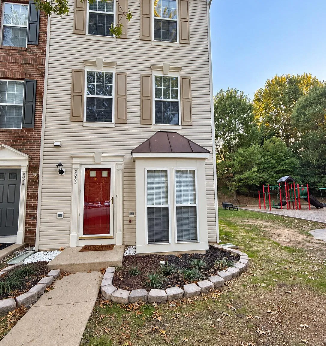 3 bed, 2.5 bath, 1609 sqft, $2,600 — Photo 1
