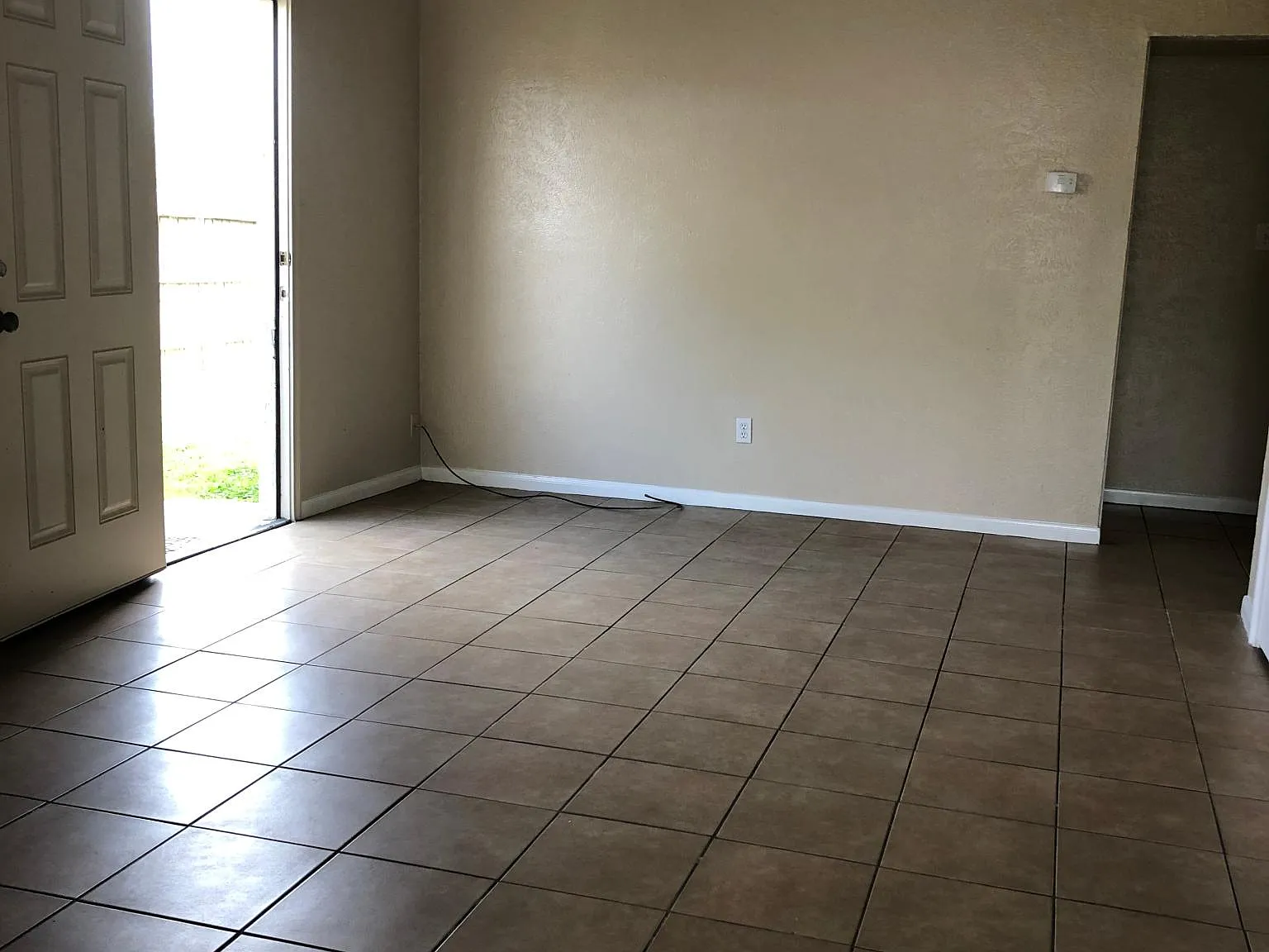 3 bed, 1066 sqft, $1,750 — Photo 2