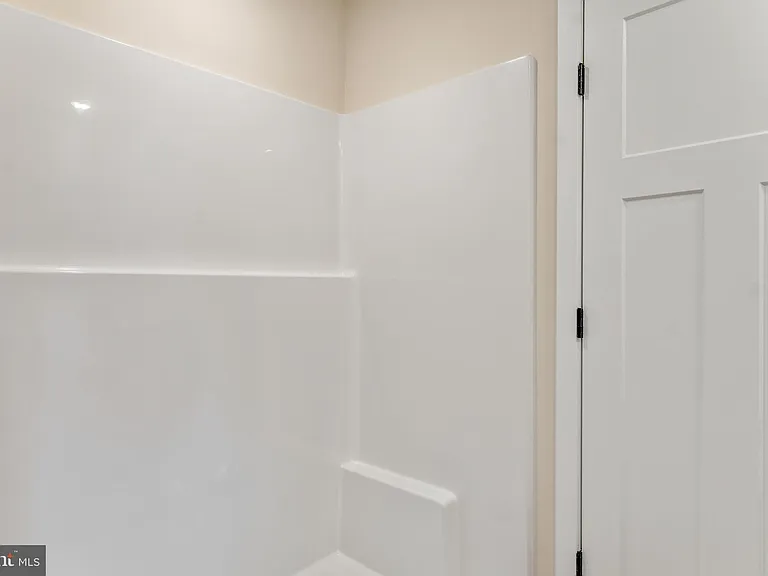 17 Carol St — Photo 33