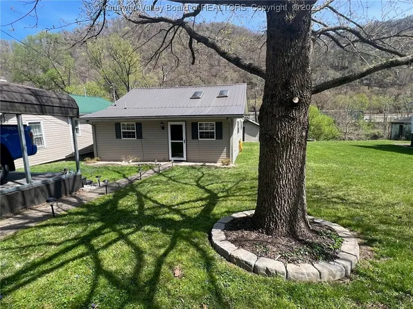 316 1st Ave, West Logan, WV 25601