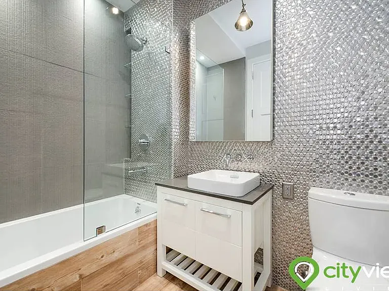 4441 Purves St #802 — Photo 3