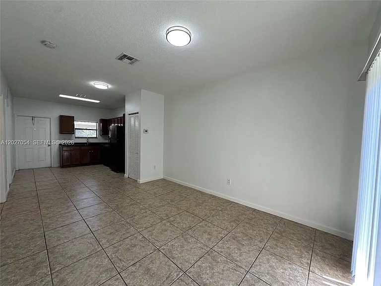1035 NE 10th Ave #1 — Photo 9