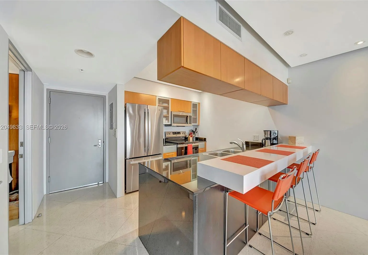 Opera Tower Condo — Photo 3